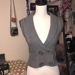 Heritage 1981’s crop sweater vest. Gray color